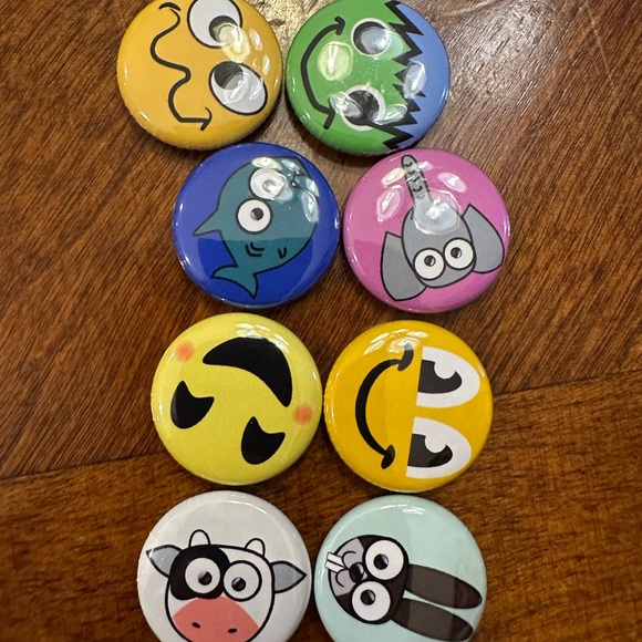 Colorful Cartoon Character Button Set - Picture 4 of 9